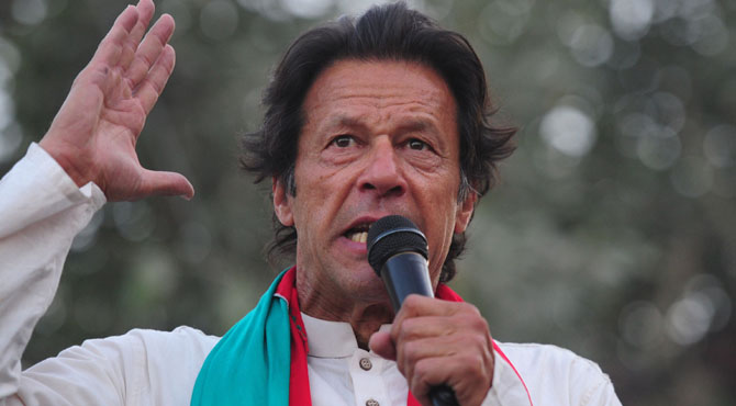 نواز شریف ملک کے اداروں کو بدنام کررہے ہیں،عمران خان