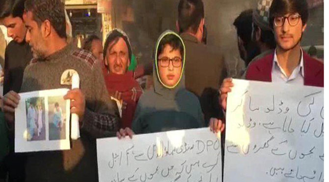 منڈی بہاﺅالدین :فیس بک پر دوستی کر کے لڑکوں سے زیادتی کر کے بلیو فلمیں بنا کے بلیک میلنگ گروپ کا انکشاف