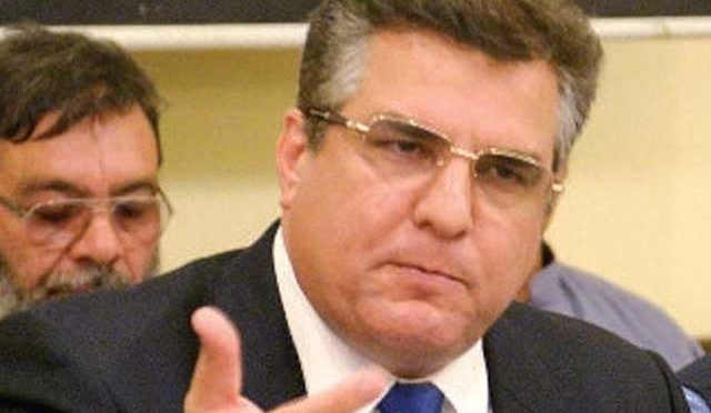 سزا سے بچنے کےلئے دانیال اور طلال چودھری  کا بھی ملک چھوڑنے کا فیصلہ