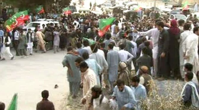 کوئٹہ: پی ٹی آئی کے دو دھڑوں کا جھگڑا، عمران خان خطاب چھوڑ کر چلے گئے
