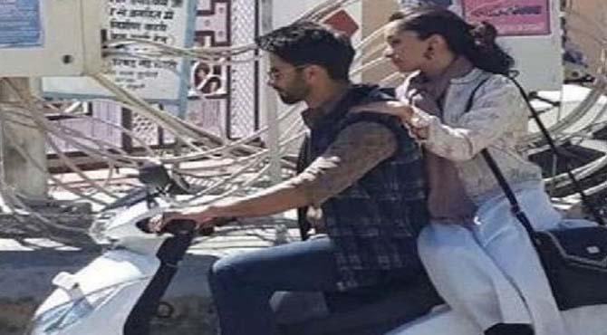 شاہد‘ شردھا کپور کی موٹربائیک  پرسیر ‘ تصاویر وائرل