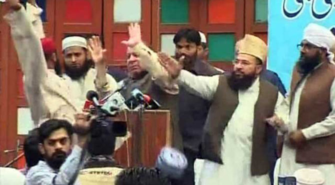 نوازشریف پر جوتا پھینکنے والوں کی ضمانت منظور