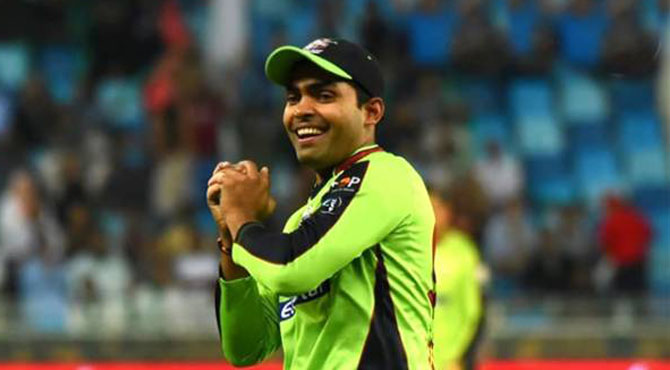 عمر اکمل اور پکوڑے بیچنے کا اصل راز کیا ہے ۔صحافی نے لاہورقلندرز کے۔۔