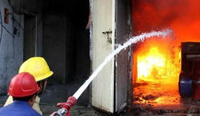لاہور؛ بیکری میں آگ لگنے سے 5 افراد جاں بحق متعدد زخمی