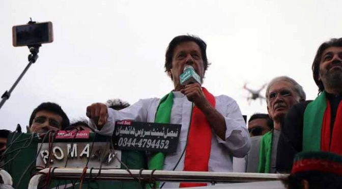سارے لٹیرے اکٹھے ہوکر اداروں پر حملہ کررہے ہیں: عمران خان