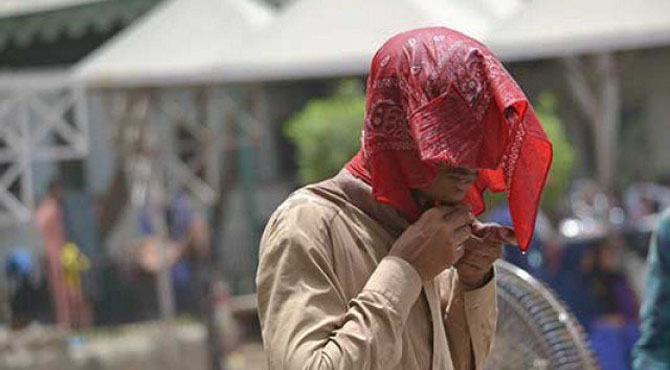 کراچی میں شدید گرمی کی لہر برقرار، پارہ 42 ڈگری تک جا پہنچا