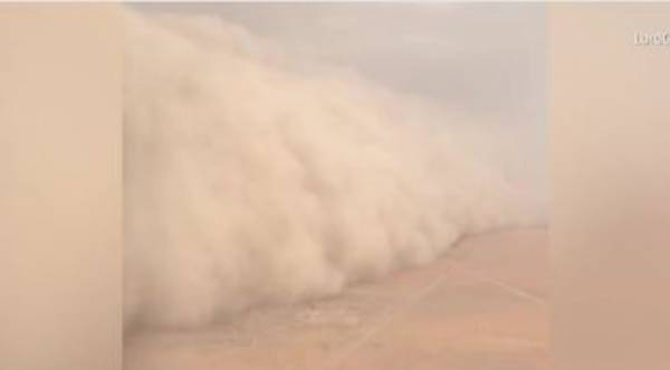 سعودی عرب میں گرد وغبارکا ریت کا طوفان،زندگی درہم برہم، الرٹ جاری کردیا گیا