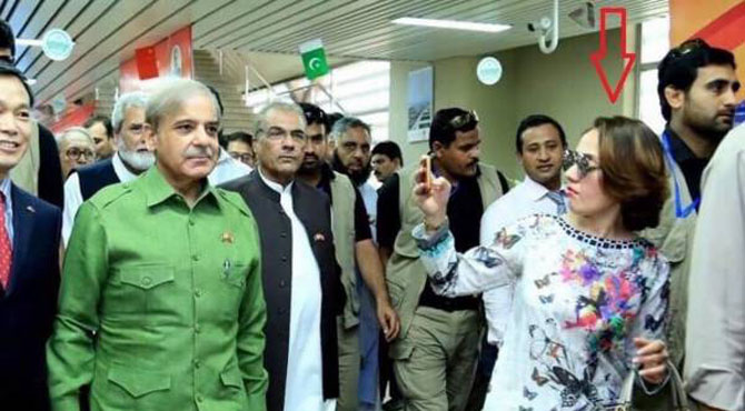 غریدہ فاروقی کی شہباز شریف کیساتھ ایسی تصویر منظرعام پر آ گئی کہ سوشل میڈیا پر ہنگامہ برپا ہو گیا