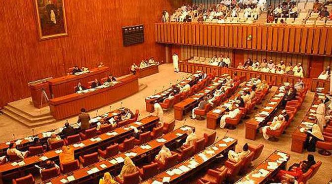 وفاقی حکومت 5 سالہ آئینی مدت پوری کرنے کے بعد آج رات 12 بجے ختم ہوجائے گی