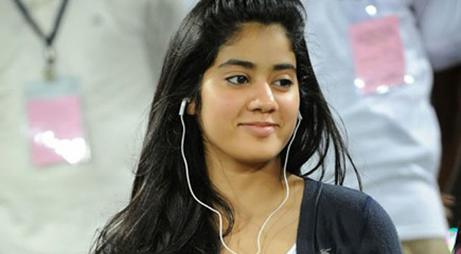 سری دیوی کی بیٹی جھانوی کی  فلم” دھڑک“ کا پوسٹر جاری
