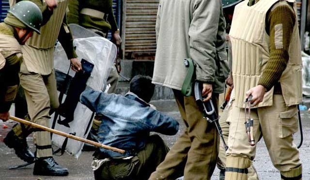 مقبوضہ کشمیر میں سرچ آپریشن کے نام پر بھارتی فوجیوں نے 3کشمیری نوجوانوں کو شہید کر دیا