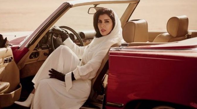 فیشن میگزین کے سرورق پر ڈرائیونگ سیٹ پر تصویر: سعودی شہزادی کو تنقید کا سامنا
