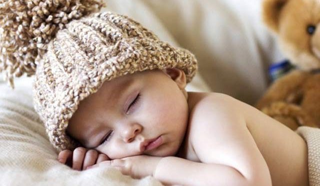 شیرخوار بچوں کی ٹھوس غذا جلد شروع کرنے سے ان کی نیند بہتر ہوجاتی ہے