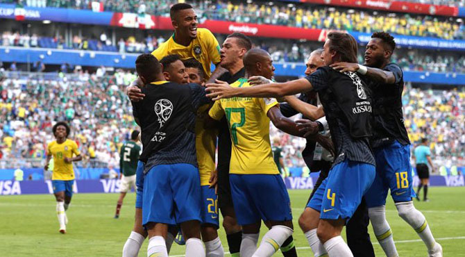 فٹبال ورلڈ کپ: برازیل نے میکسیکو کو 0-2 سے شکست دے دی