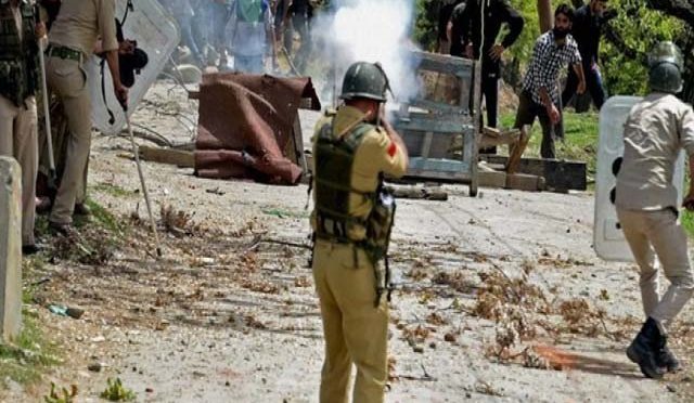 مقبوضہ کشمیر میں بھارتی فوج کی فائرنگ سے 4 کشمیری شہید، 20 زخمی