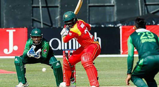 پاکستان نے پہلے ون ڈے میں زمبابوے کو 201 رنز سے شکست دیدی