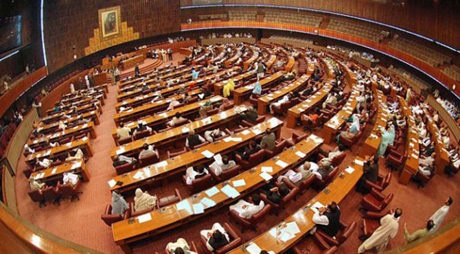 وفاقی حکومت نے اعلیٰ سطحی بیورو کریسی میں تبدیلیاں کر دیں ، اہم محکموں میں تقرر و تبادلے