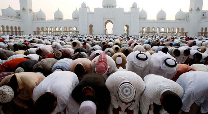 خلیجی ممالک اور سعودی عرب میں نماز کے بڑے اجتماعات، قربانی کے لئے خصوصی انتظامات