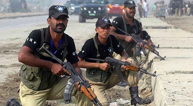 کراچی میں پولیس فائرنگ سے نوجوان کی ہلاکت کیخلاف شدید احتجاج