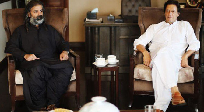 عمران خان سے شاہ زین بگٹی کی ملاقات، حکومت سازی کیلیے حمایت کا اعلان