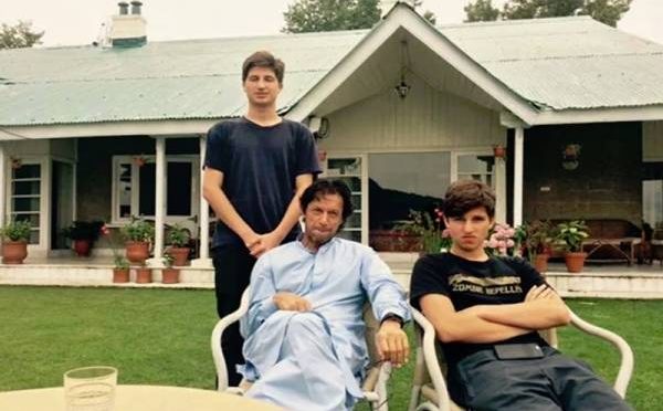 عمران خان کے بیٹوں کی بنی گالہ میں کزنز کے ساتھ موج مستیاں