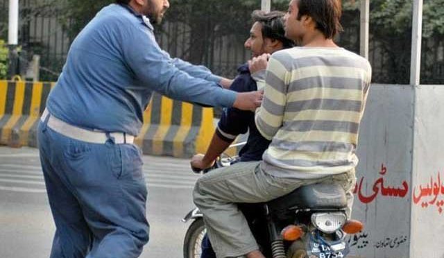 اسلام آباد میں 2 ماہ کے لئے ڈبل سواری پر پابندی عائد