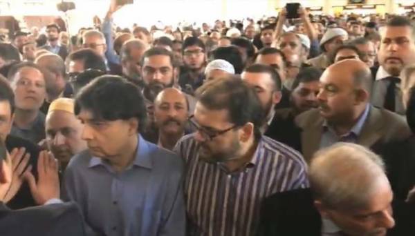 چودھری نثار کی لندن میں کلثوم نواز کے جنازہ میں شرکت