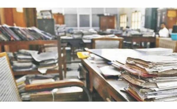 پنجاب، سرکاری دفاتر صبح 9 سے 5 بجے تک کھلے رہیں گے، پیر سے جمعرات آدھے گھنٹے کی بریک ہو گی، نئے اوقات کار