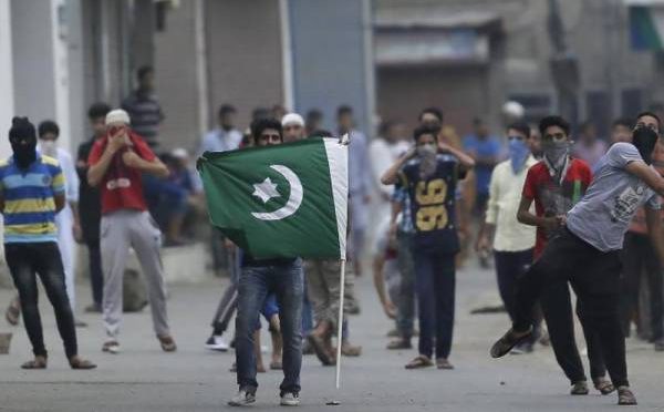 پور ی پا کستانی قو م اپنے کشمیری بھائیوں کے سا تھ ہے اور رہیگی،کشمیر یوں کا یو م سیاہ ٹو ئٹر پر ٹا پ ٹرینڈ بن گیا