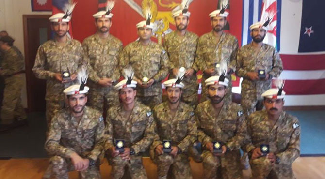 پاک فوج کی ٹیم نے برطانیہ میں کیمبرین پیٹرول مقابلے میں گولڈ میڈل جیت لیا