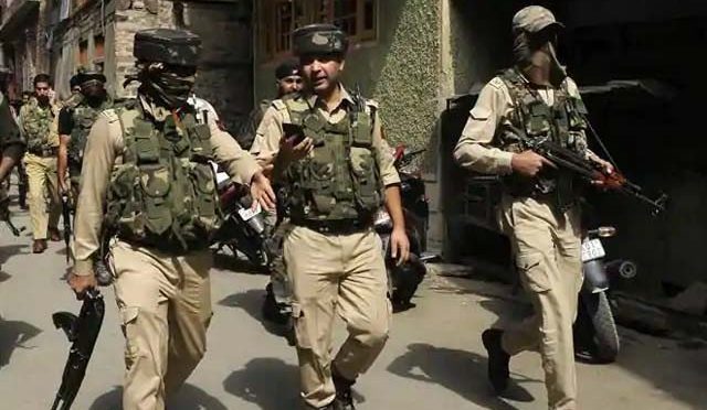 مقبوضہ کشمیر میں مسلح افواج کی فائرنگ سے 2 افراد ہلاک
