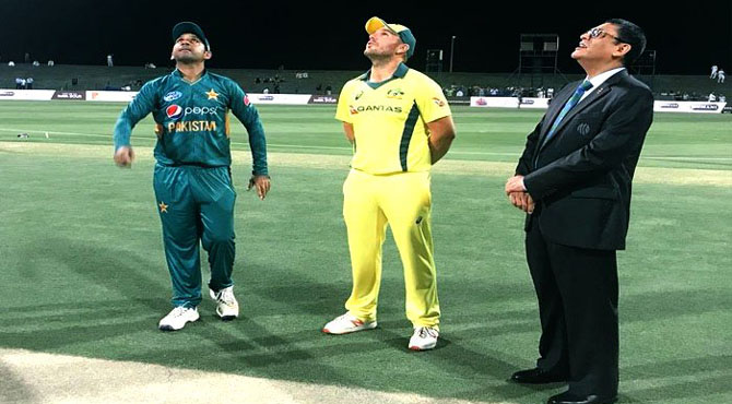 ٹی 20: آسٹریلیا کی پاکستان کے خلاف ٹاس جیت کر پہلے باﺅلنگ