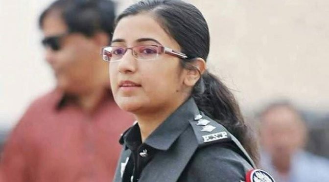 قو م کی بہادر بیٹی نے نئی مثال قا ئم کر دی،چینی قونصلیٹ حملہ کے دوران اے ایس پی سہائی عزیز کی بہادری کے چرچے