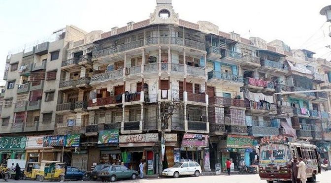 کراچی: مختلف علاقوں میں گھروں میں قائم دکانوں کو بھی مسمار کرنے کا نوٹس