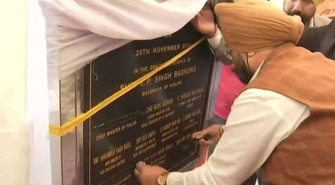بھارتی پنجاب کے وزیر نے کرتار پور کوریڈور کے سنگ بنیاد کی تقریب میں سیاہ ٹیپ کی مدد سے حیرت انگیز کام کر ڈالا ، شرکا ءبھی ششدر رہ گئے