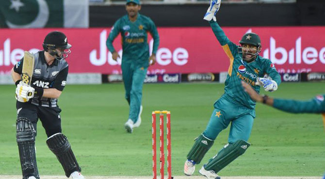 دوسرا ٹی 20: نیوزی لینڈ کا پاکستان کو جیت کیلئے 154 رنز کا ہدف