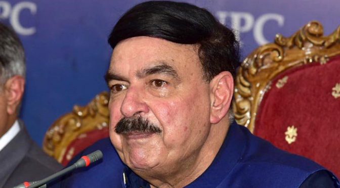 ریلوے کی تباہی کا سبب اس پر کمیشن خوروں کا قبضہ تھا: شیخ رشید