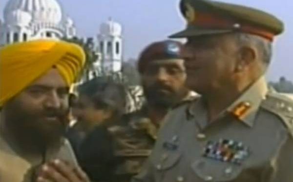 بھارتی میڈیا کا آرمی چیف  کی ایسے سکھ بھائی سے ملاقات پر واویلا کہ پاک فوج بھی میدان میں آگئی ،جھوٹے پراپیگنڈے کا منہ توڑ جواب