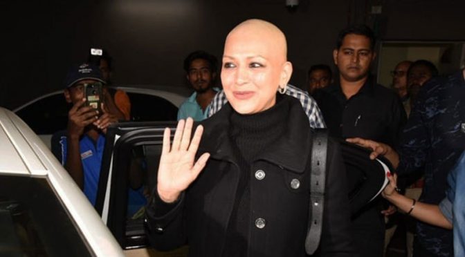 سونالی باندرے کینسر کے علاج کے بعد بھارت پہنچ گئیں