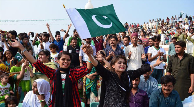 پاکستانی دنیا کی چوتھی ذہین ترین قوم ہے،غیر ملکی جریدے کی ایسی رپورٹ کہ دیکھ کر ہر شہری فخر محسوس کرے گا