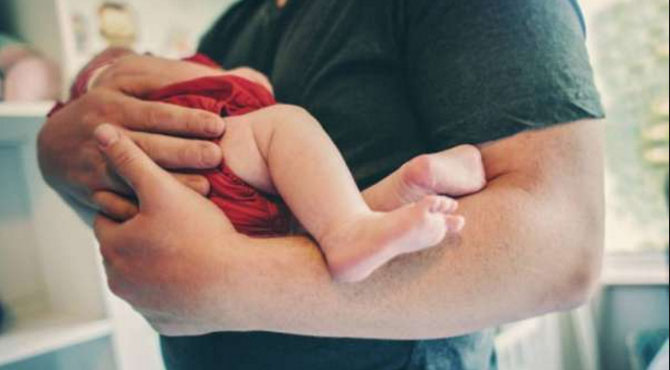 بچے کی پیدائش پر باپ کو 10 دن کی چھٹی