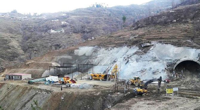 پی ٹی آئی کا ن لیگ کو بڑا جھٹکا ، سی پیک کے تحت توانائی منصوبے ملتوی