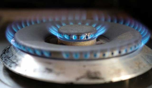 شدید سردی میں گیس لوڈشیڈنگ ،پریشر میں بھی کمی ،عوام پریشان