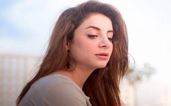 ماہرہ خان کے بعد ایک اور خوبرو پاکستانی اداکارہ رنگے ہاتھوں پکڑی گئی، ہنگامہ برپا ہوگیا