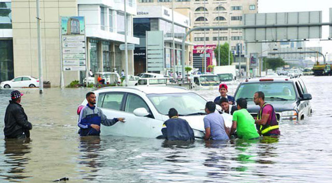 سعودی عرب میں موسلا دھار بارشوں اور سیلاب سے نظام زندگی درہم برہم