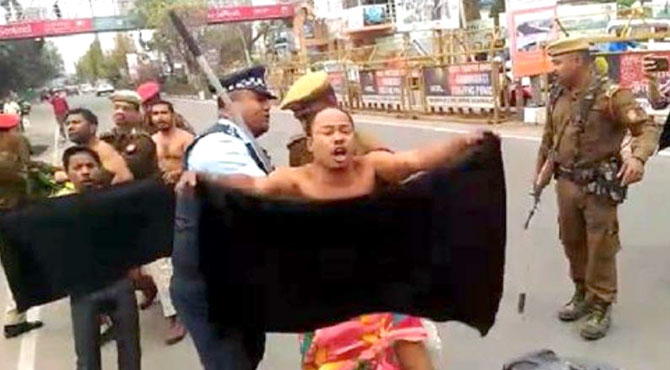 مودی کا کالے جھنڈوں سے استقبال ، لوگوں کا برہنہ ہوکر احتجاجی مظاہرہ