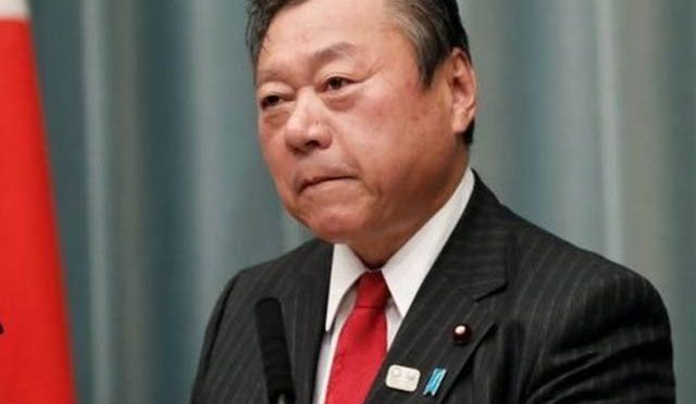 صرف تین منٹ دیر سے آنے پر جاپانی وزیر نے معافی مانگ لی