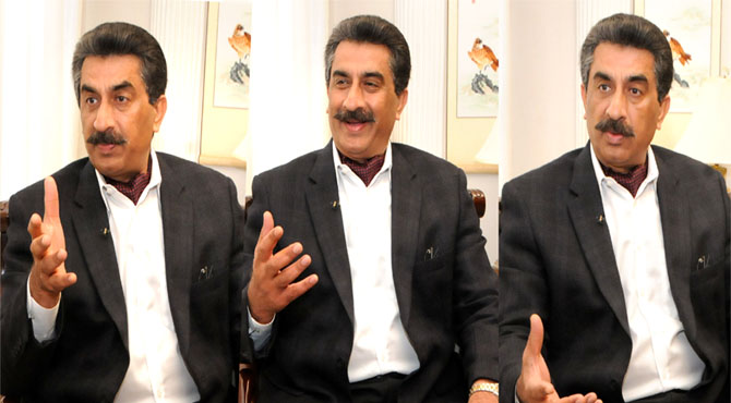 بھارت جنگی ماحول سے افغان عمل میں پاکستان کی پوزیشن کمزور کرنا چاہتا ہے ، امریکہ سے تعلقات بگاڑے نہیں جا سکتے ، افغانستان سے واشنگٹن کو مکمل فوج نہیں نکالنی چاہیے:سابق سیکرٹری وزارت خارجہ غالب اقبال کی چینل ۵کے پروگرام ” ڈپلو میٹک انکلیو “ میں گفتگو