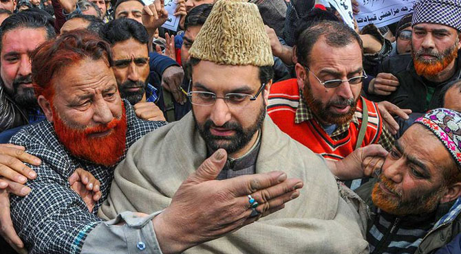 مقبوضہ کشمیر میں حالات کشیدہ: میرواعظ کی سیکیورٹی ذمہ داری نوجوانوں نے سنبھال لی