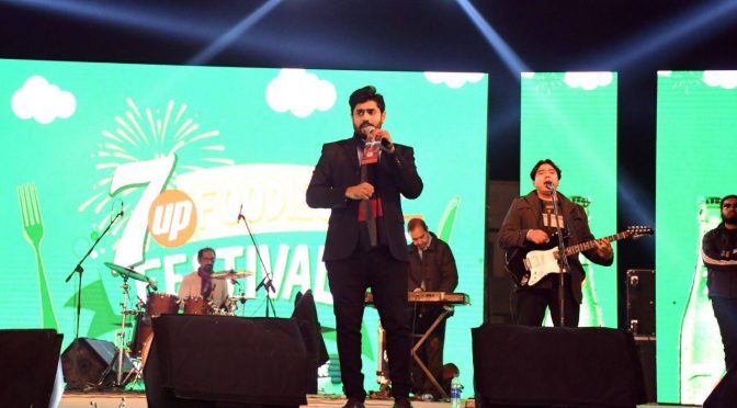 مشرو ب بنا نے وا لی کمپنی کا تاریخی کنسرٹ ، ابرا رالحق کی پرفارمنس پرشائقین کا وا لہا نہ رقص